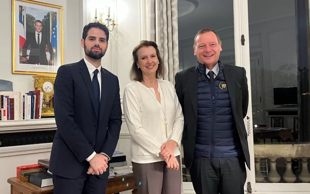 Ian Sielecki, Diana Mondino y Emmanuel Bonne