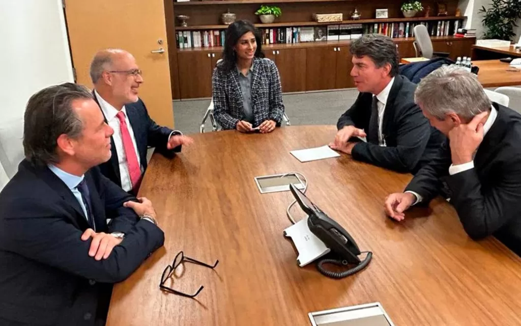 Caputo, Posse y representantes del FMI
