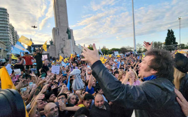 Milei en Rosario. Foto de La Nación.