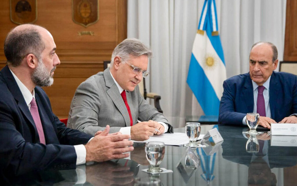 Llaryora y Francos