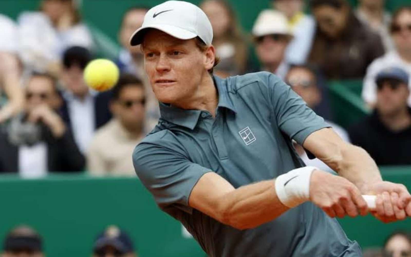 Jannik Sinner llega a cuartos de final en Wimbledon.