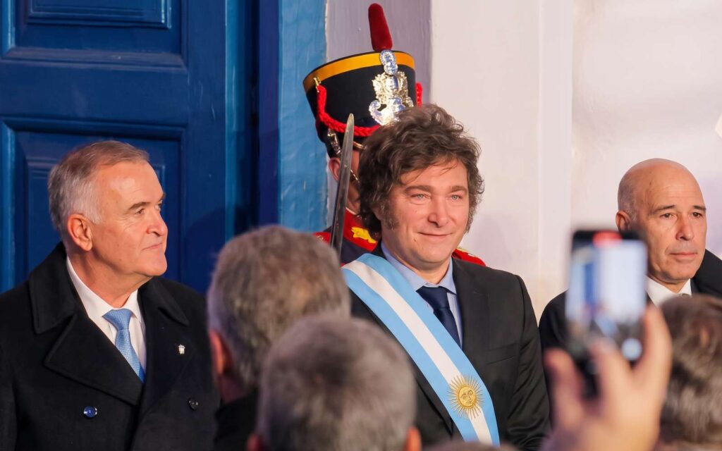 Javier Milei junto al gobernador tucumano Jaldo.