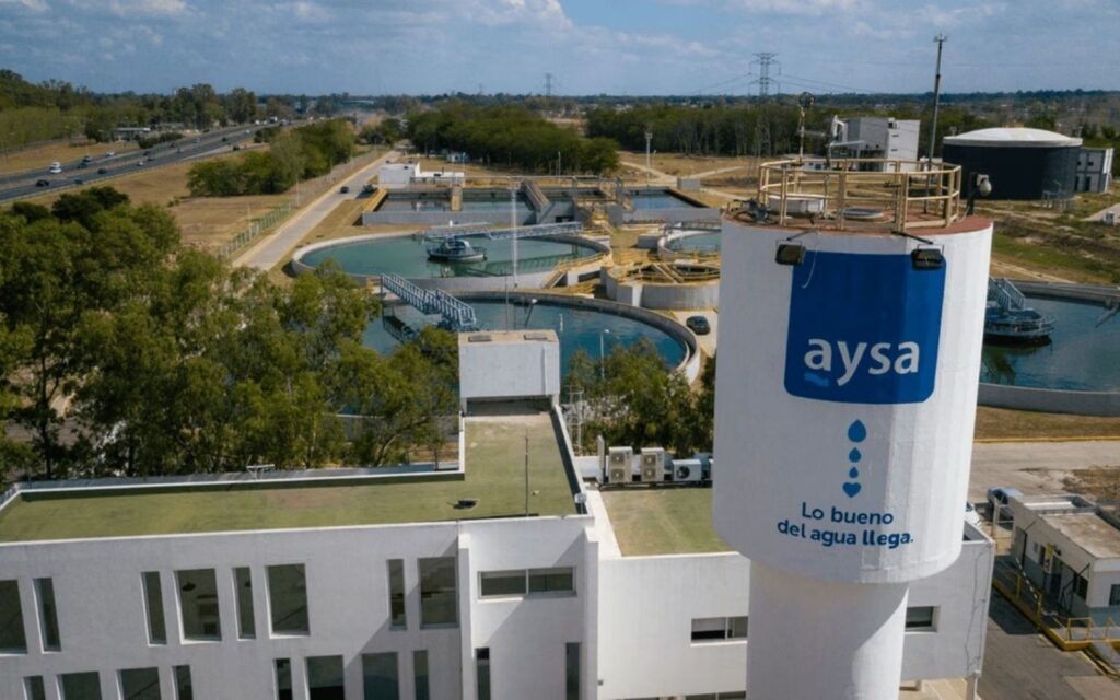 La empresa presta servicio de agua y cloacas a 14 millones de personas en la Ciudad y 26 distritos del conurbano.